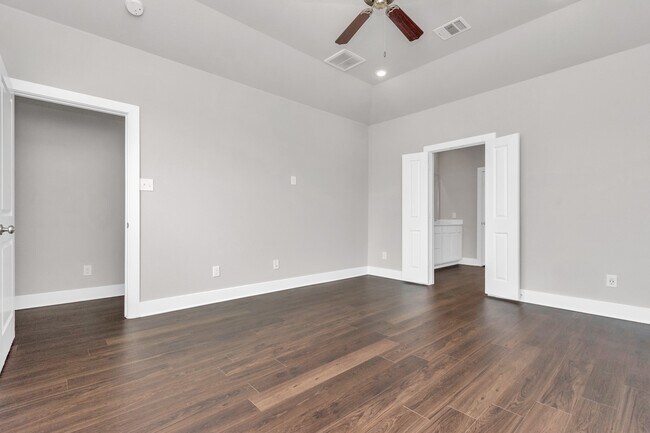 Building Photo - 10519 Moon Vly Ln