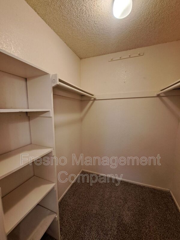 Building Photo - 4919 N Millbrook Ave