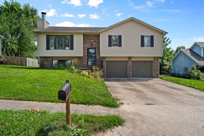 Primary Photo - 3608 Teakwood Dr