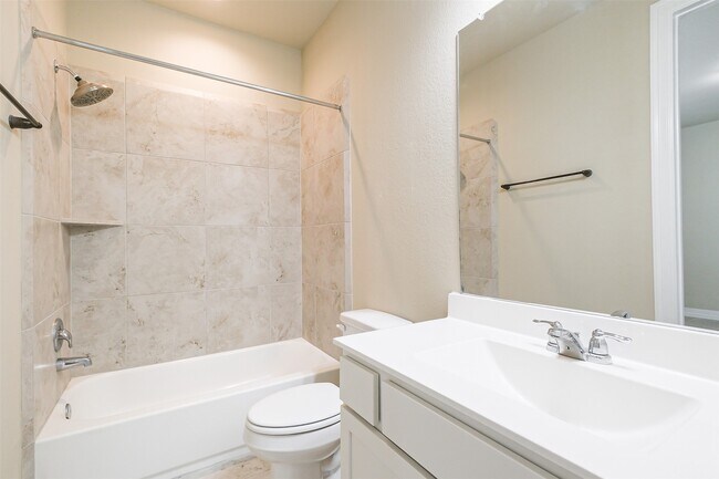 Building Photo - 11005 Cres Light Way