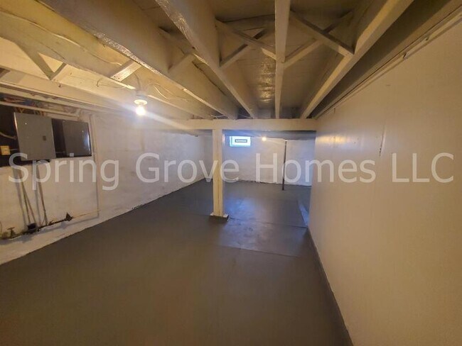 Building Photo - 710 Derby Ave