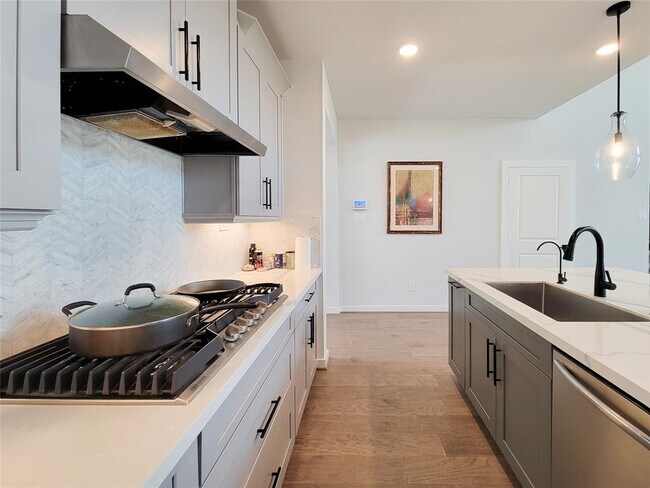 Building Photo - 31526 Beacon Cove Trl