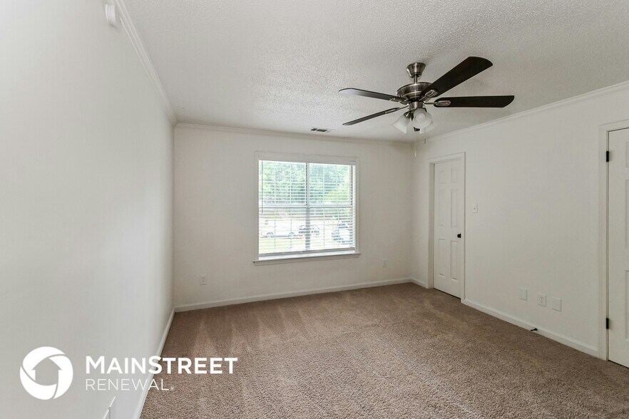 Building Photo - 9406 Slezenger Ln