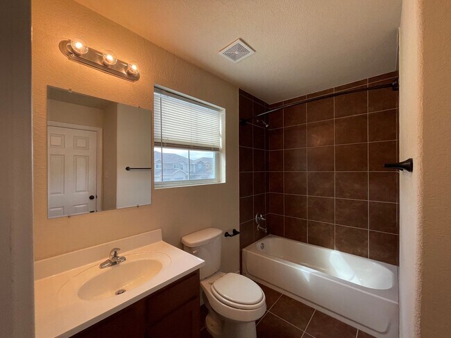 Building Photo - Townhome for rent