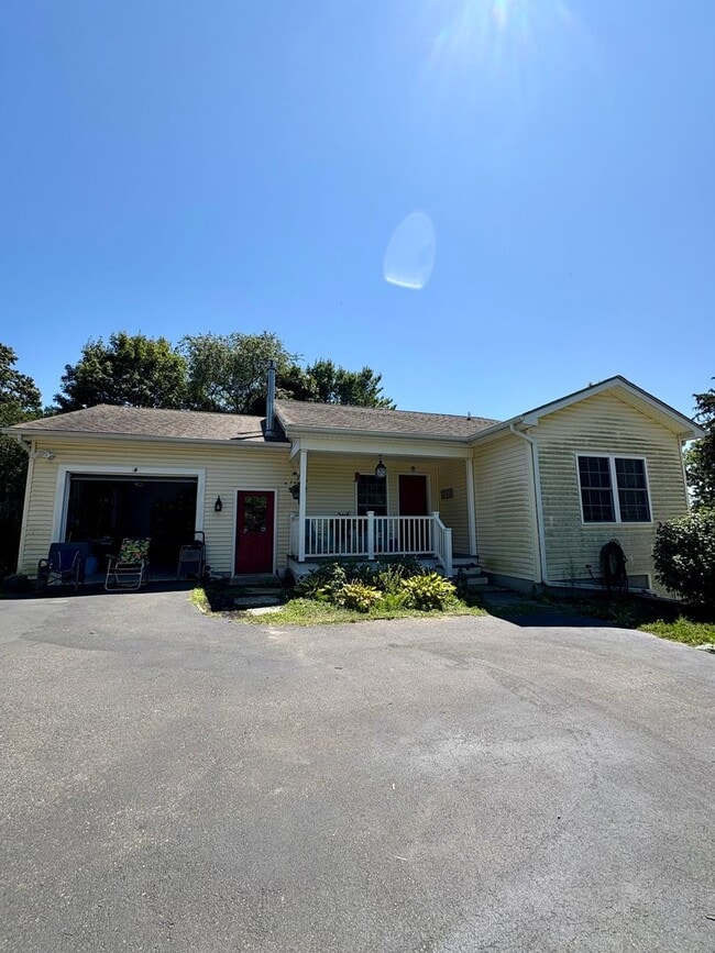 Primary Photo - 2 Bed - 1.5 Bath: Single Family in New Lon...