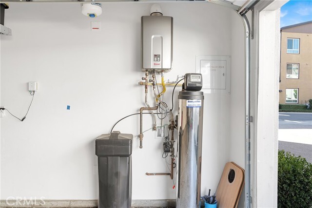 Building Photo - 2700 E Chaucer St