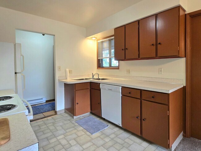 Building Photo - 2502 E Sunset Dr