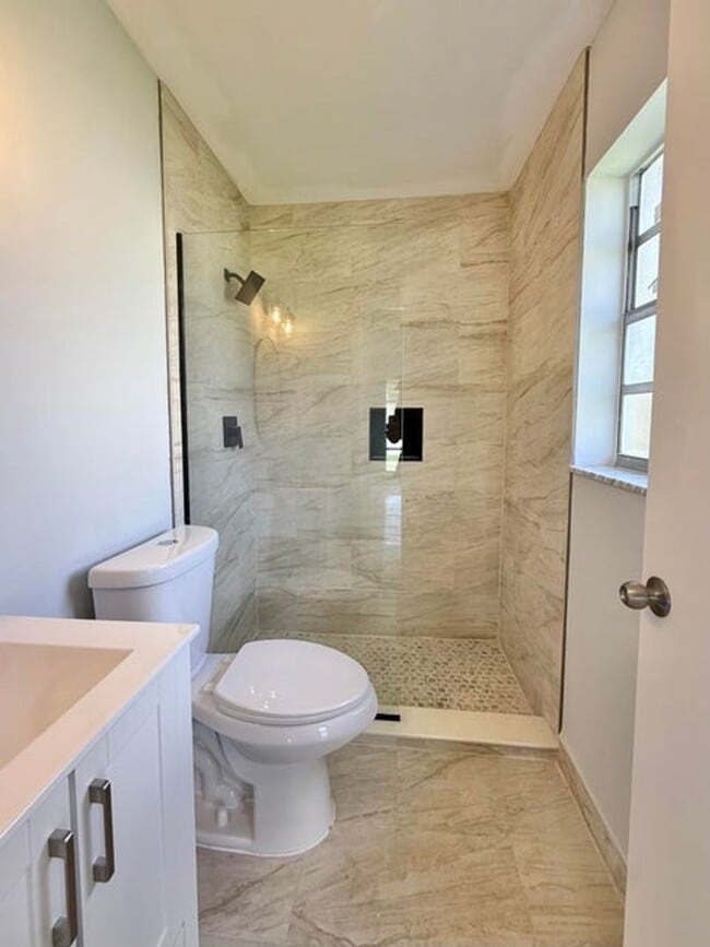 Building Photo - 7257 Pine Park Dr N