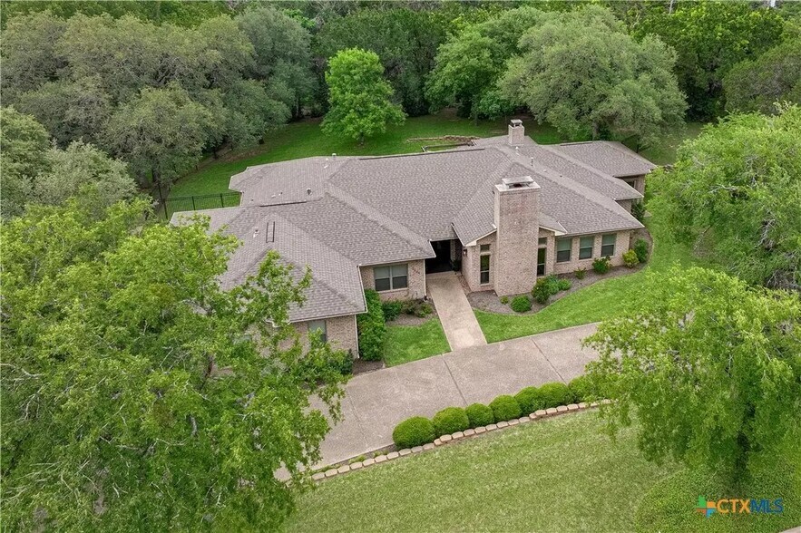 Building Photo - 3201 Edward Dr