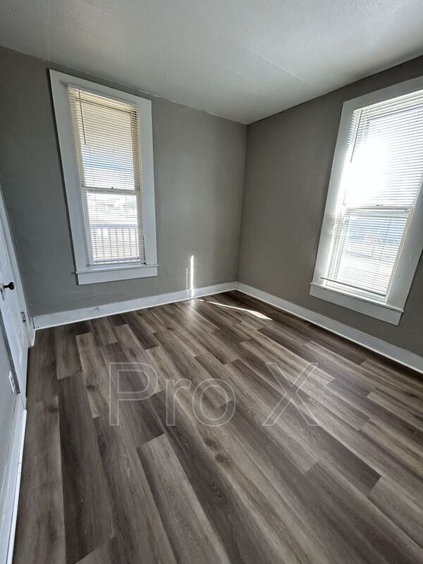 Building Photo - 316 E Park St