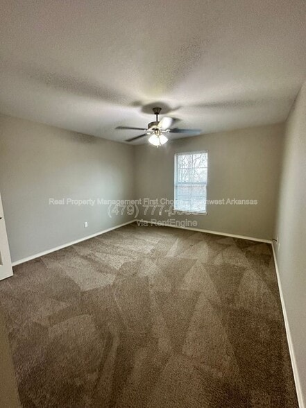 Building Photo - 2900 SW Amberwood Ave