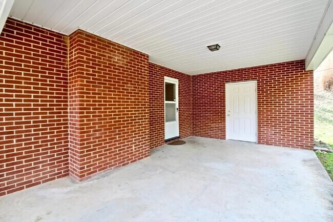 Building Photo - 5621 Bridlewood Dr
