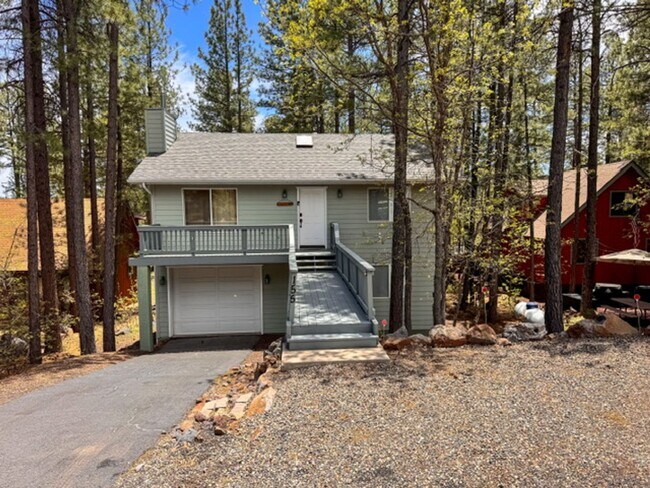 Building Photo - Rental In Munds Park