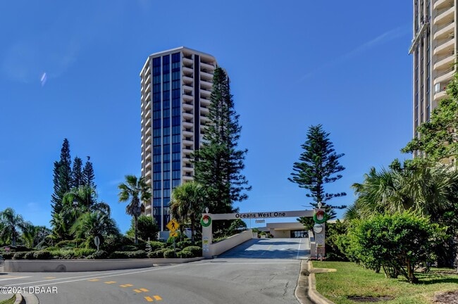 Building Photo - 1 Oceans W Blvd