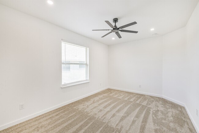 Building Photo - 15203 Lake Powell Dr