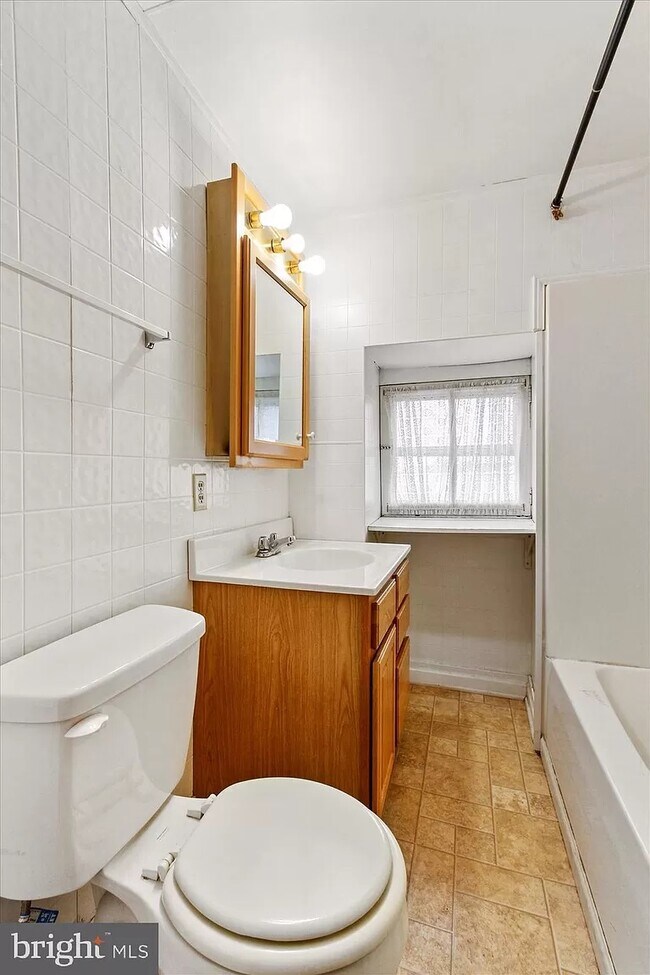 Building Photo - 108 York St