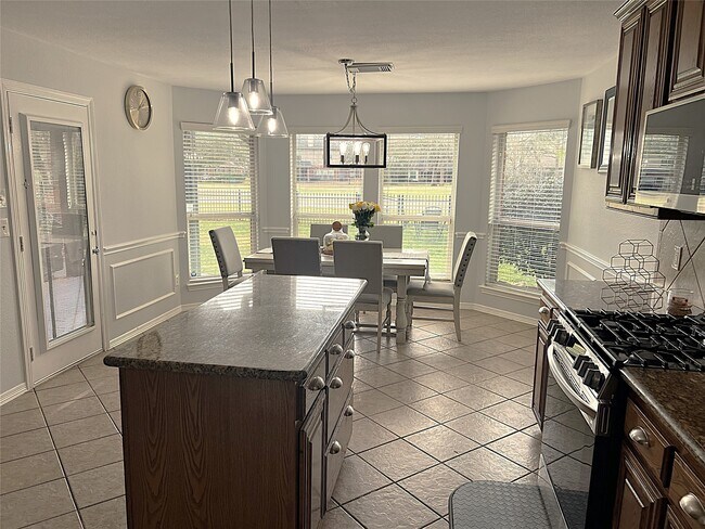 Building Photo - 8426 Hunters Village Dr