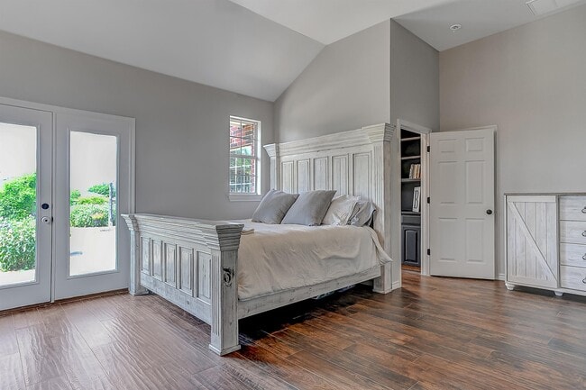 Building Photo - 105 Golden Rd