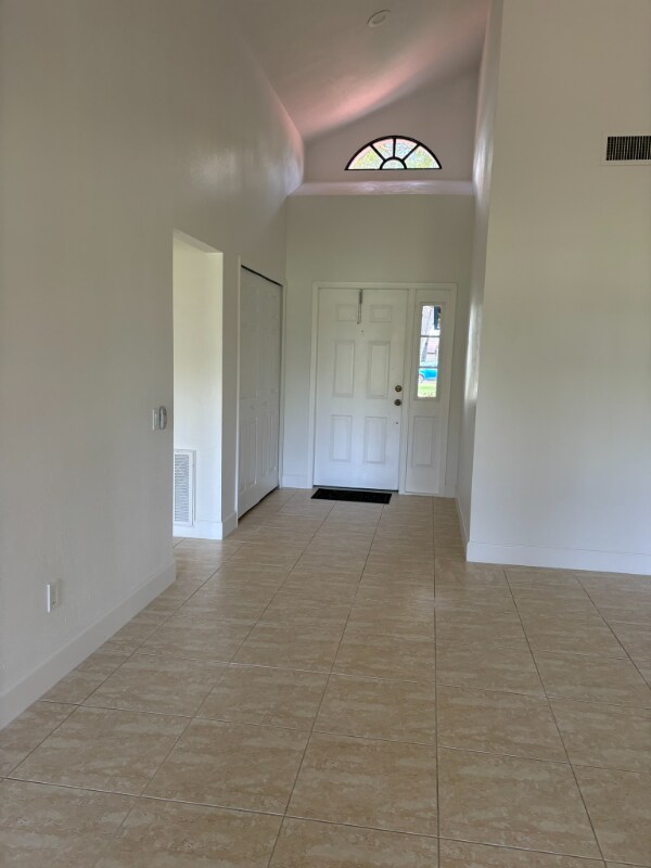 Building Photo - 6528 Edgeworth Dr