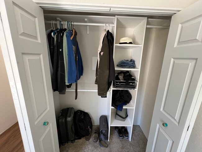 Building Photo - Newly Remodeled 1 Bedroom