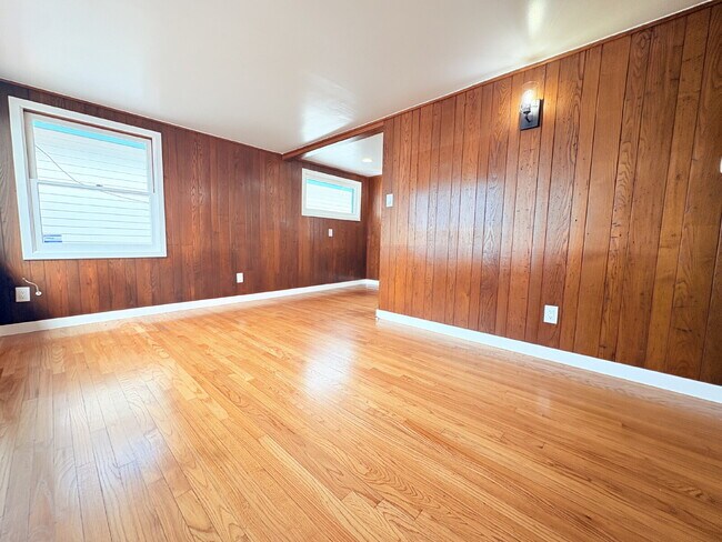 Building Photo - 2/Bed 1 Bath Beach Front Cottage