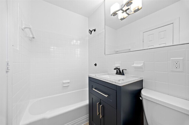 Building Photo - 413 SE 16th St