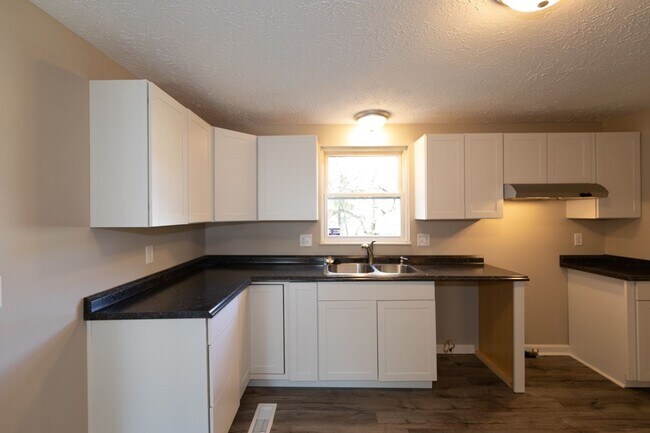 Building Photo - 4 bed 2.5 bath 2 story home with full deck located in Decatur Township