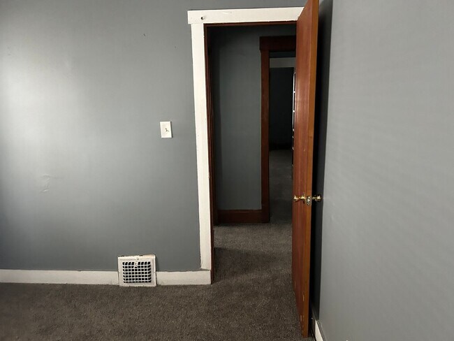 Building Photo - 2646-2648 E 122nd St