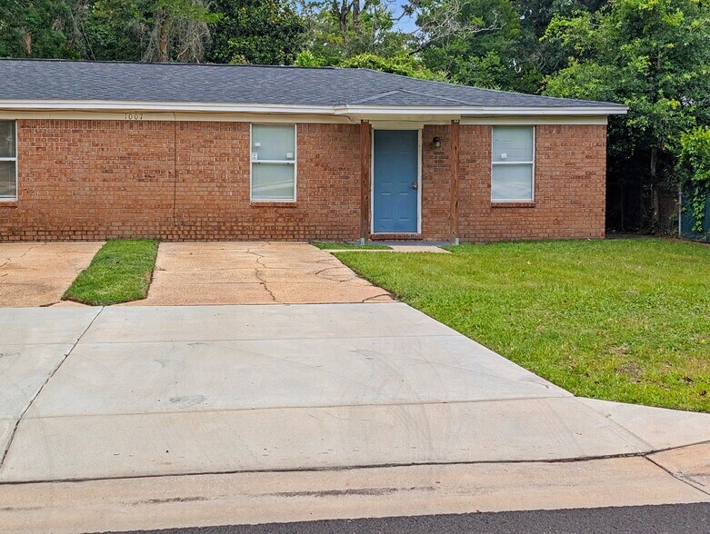 Building Photo - 1007 Winton Ave