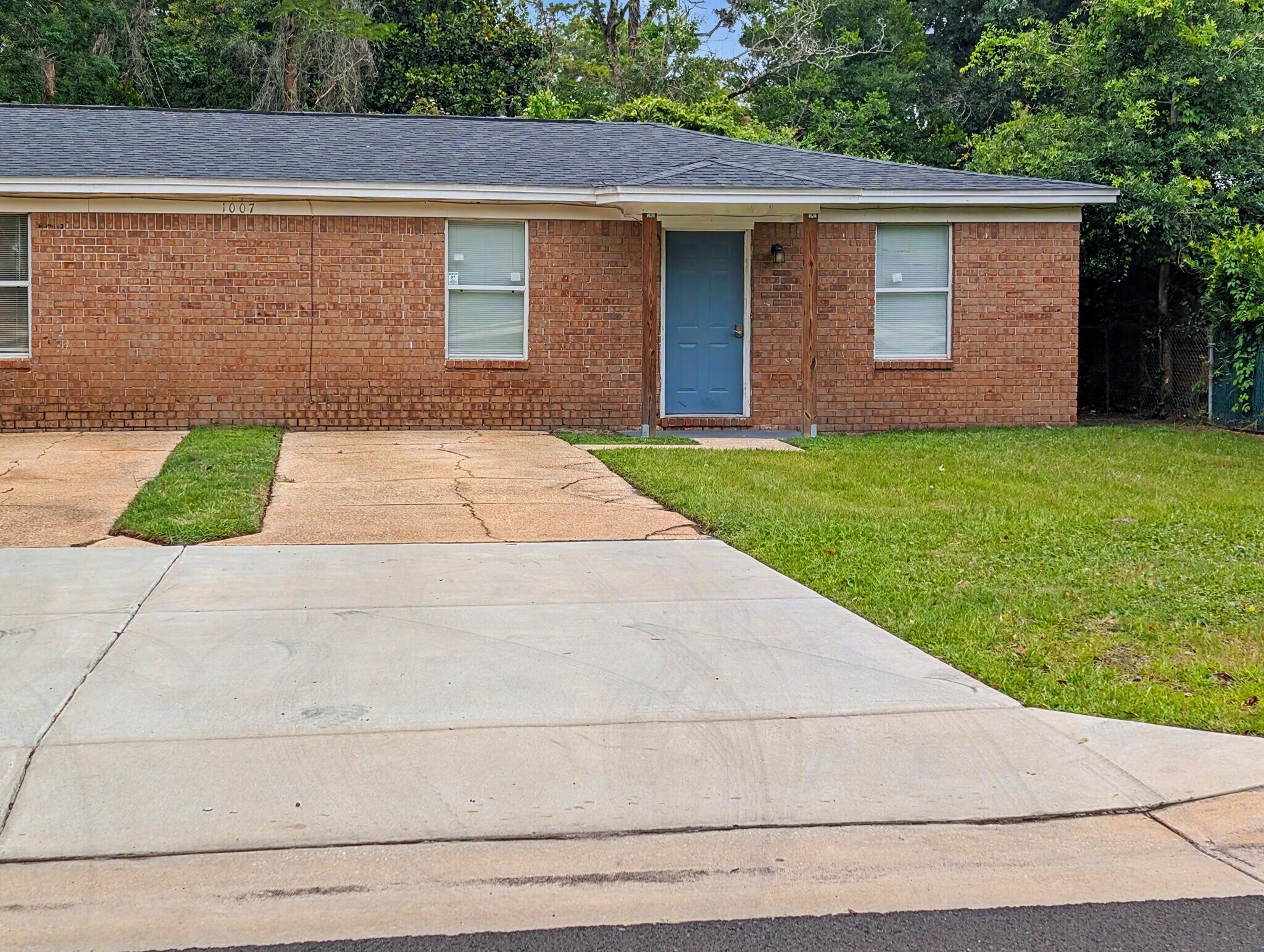 Building Photo - 1007 Winton Ave