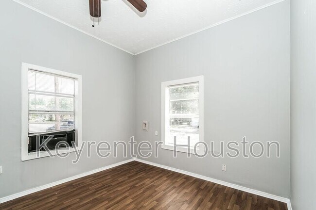 Building Photo - 4610 Schroeder St