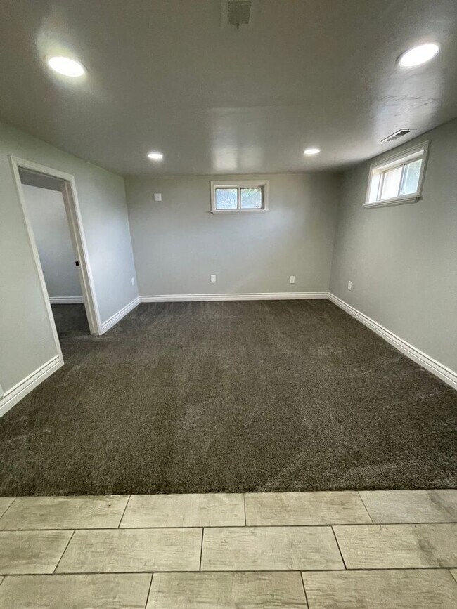 Building Photo - Odell Duplex