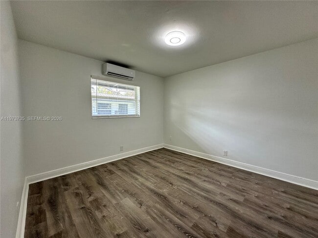 Building Photo - 2221 Monroe St