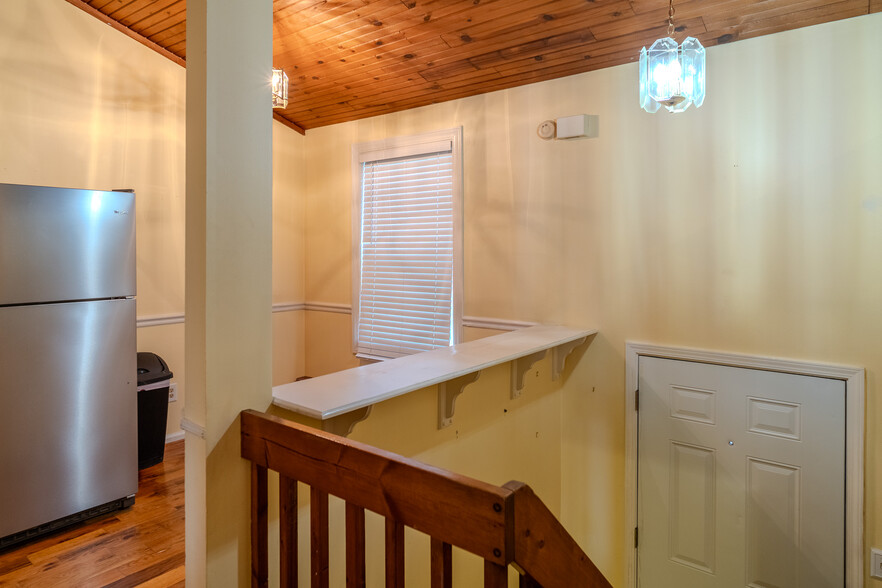 Kitchen area to front door - 3408 Springlake Dr