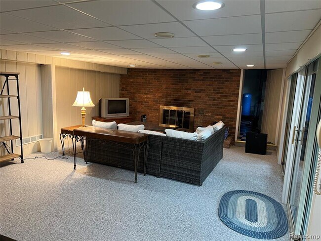 Building Photo - 5250 Bronco Dr