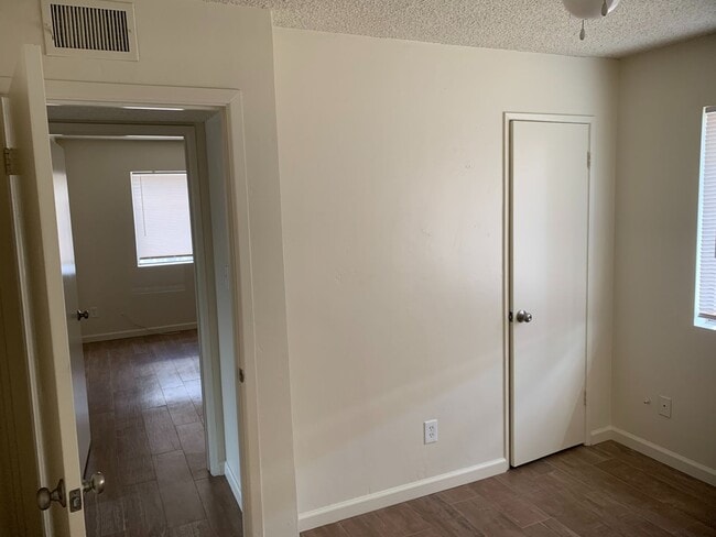 Building Photo - 220 Douglas St