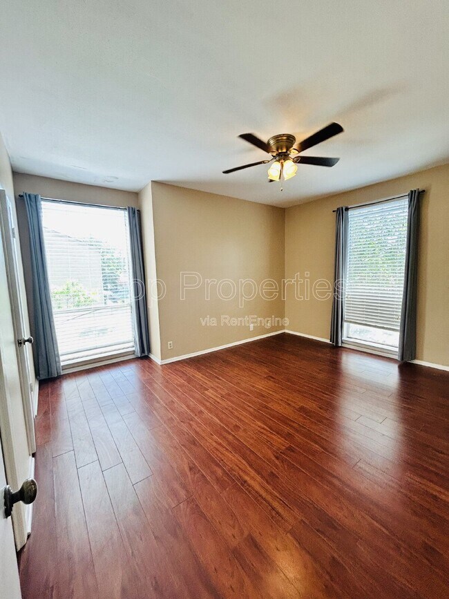 Building Photo - 3678 Hidden Dr