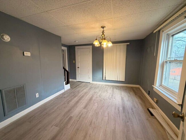 Building Photo - AVAILABLE NOW! Move-In Special Available – Free First Month’s Rent!