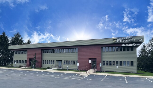 Primary Photo - 400 E Hillcrest Dr