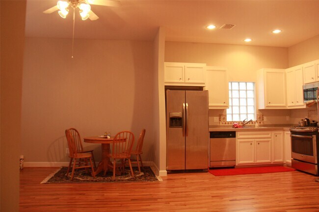 Building Photo - 3703 Main Poplar Dr