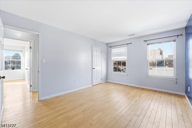 Building Photo - 47 Rutgers Dr