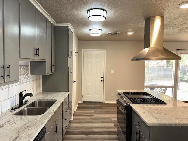 Building Photo - 4205 York St