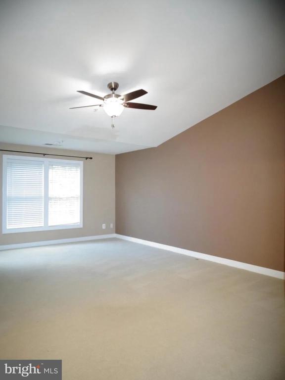 Building Photo - 10604 Ashford Way