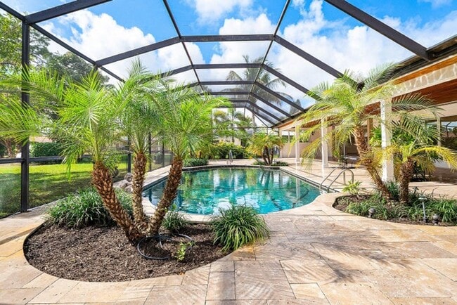 Building Photo - 417 N Country Club Dr