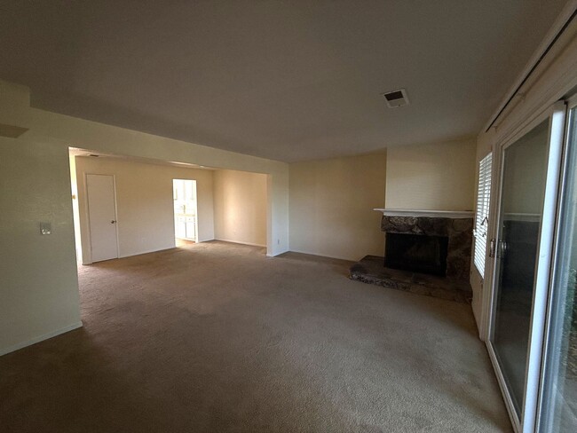 Building Photo - 5B Oak Crest Court
