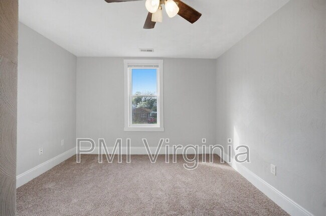 Building Photo - 1906 Montclair Ave