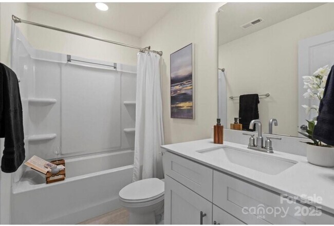 Building Photo - Beautiful 3-Bedroom Townhome in Harrisburg...