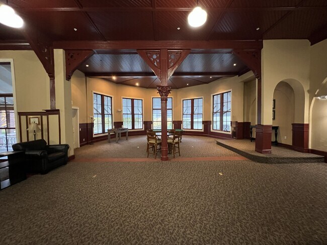 Building Photo - 2601 Hume Dr