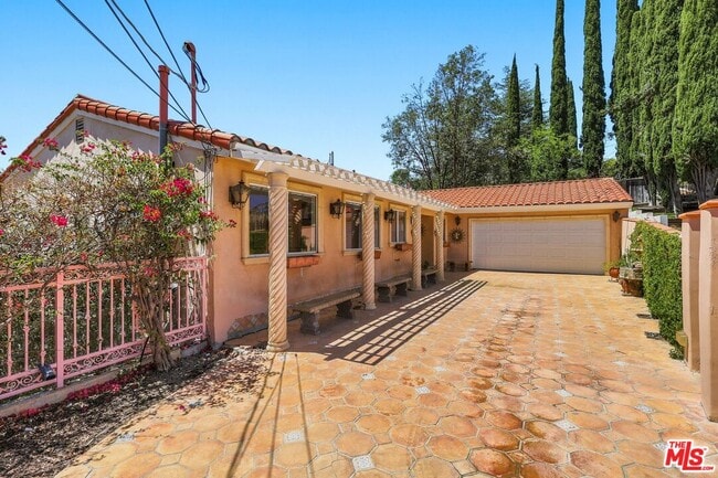 Building Photo - 4613 Reforma Rd
