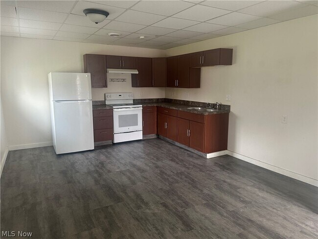 Building Photo - 5885 Youngstown Hubbard Rd